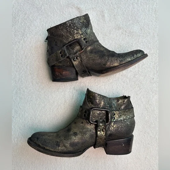 Freebird by Steven Phlow Metallic Distressed Gold Ankle Boot 8 M women’s booties